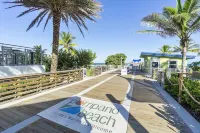 Stylish Poolside 2-Bed, 2-Bath Unit with Private Yard at Pompano Beach Pointe