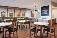 Fairfield Inn & Suites Batavia - parking