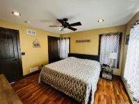 Fun on the Beach, minutes from Castle Rock Lake! EV friendly too! -Hot Tub-!