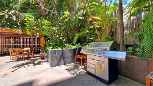 7th floor Dreamy King bed Studio plus Futon and all modern touches