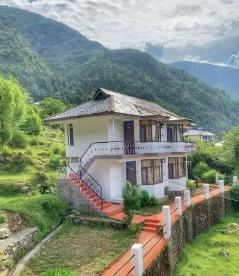 Alt Life - Dharamkot (Mcleodganj) Hotels near Chamunda Nandikeshwar Temple
