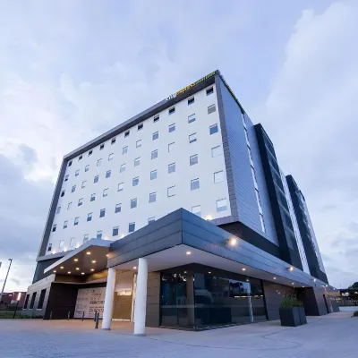 City Express Junior by Marriott Bogota Aeropuerto Отели рядом с достопримечательностью «Энгавита»