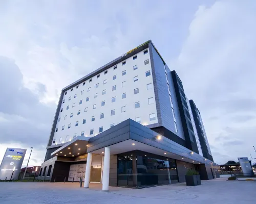 City Express Junior by Marriott Bogota Aeropuerto Hotels near Engativa