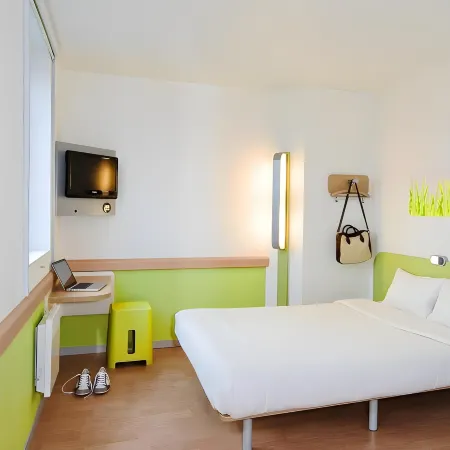 Ibis Budget Aéroport Marseille-Provence Отели в г. Мариньян