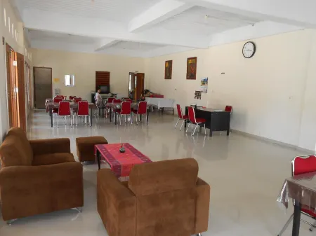 Hotel Raja Samosir Отели в г. Pardomuan I