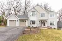 Happy Valley Retreat ~ Epic Game Room ~ 130" TV Wall ~ 10 Min to Campus/Downtown
