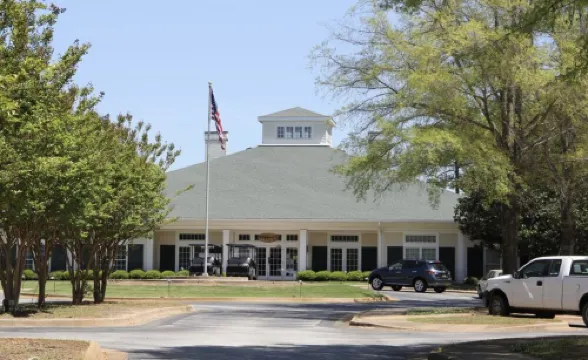 NEW TO VRBO 3 MIN TO LAKE MARTIN ON AUBURN SIDE STILLWATERS GATED GOLF MARINA