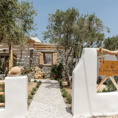 ناكيان سيرينيتي سويتس Hotels near شاطئ بلاكا