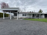 Super Clean, Cozy 3 Bedroom 2 Bath, Sleeps 6 close to Hereth Park