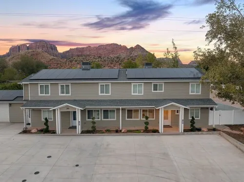 Newly Built 3BR/2BA Full of Amenities: Pool, Hot Tub, Sauna, 1 hr to Zion