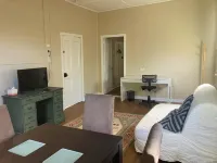 Guest House - Heart of Dungog CBD with a fabulous view 던고그 호텔
