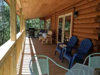 Cabin life near Asheville/Hendersonville. Secluded but still convenient escape!