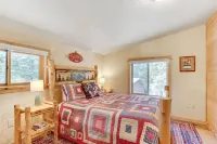Private 5 ac pond 6 bedrooms & 4 bath, perfect for reunions or team building