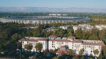 Hilton Garden Inn Cupertino Отели рядом с достопримечательностью «Apple Infinite Loop»