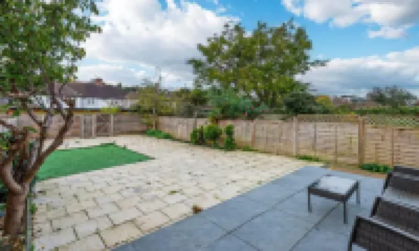 Spacious and Stylish Holiday Home in Greater London