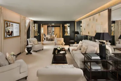 Hotel Barrière Fouquet's Paris Hotel dekat The National Residence of the Invalids