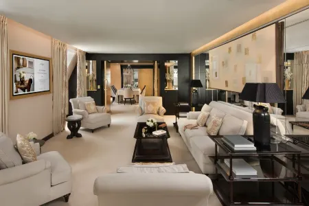 Hotel Barrière Fouquet's Paris Отели рядом с достопримечательностью «Place de la Porte Maillot»