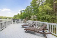Lake Gaston Lyons creek 3 bedroom plus bunkbed loft 2 bathroom sleeps 10-12