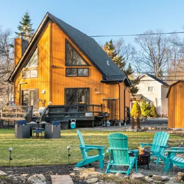 Pet Friendly, Pocono Chalet, Lake Community