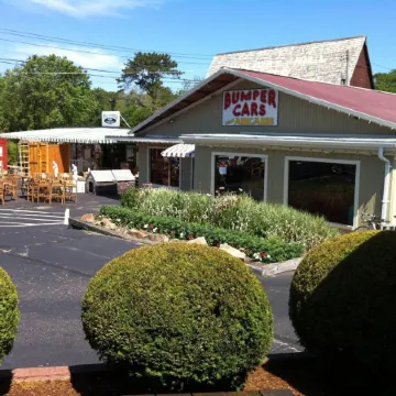 Holiday Hill Inn & Suites