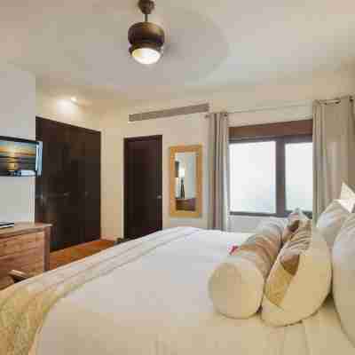 El Taj Oceanfront and Beachside Condo Hotel Rooms