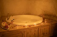 Pome Granate Cave Hotel - Bathtub