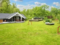 Bright Cottage with Hot Tub