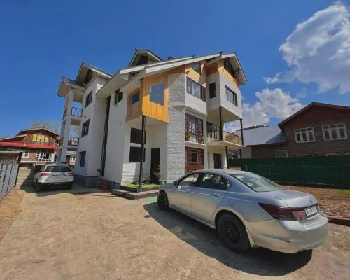 Sarwa Cottage Hotels in Baramulla