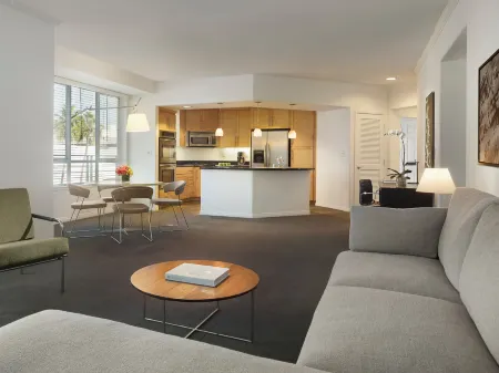 AKA Beverly Hills Отели рядом с достопримечательностью «Беверли Реген»