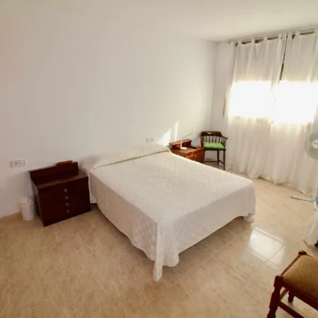 Beautiful apartment with terrace and swimming pool 1300m from Vilafortuny beach
