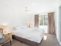 Abby’s Beach Villa Hotels in Broadwater
