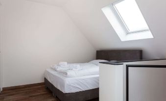 Apartment Sneekermeer with Water Sports Access