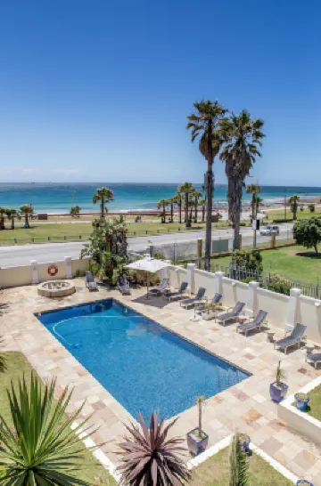 The Beach Hotel - Family