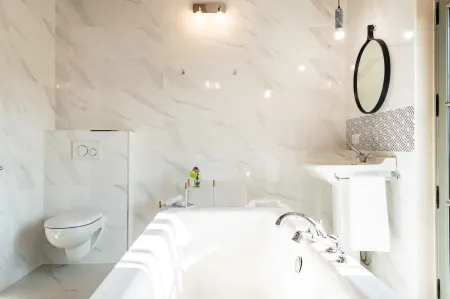 Hotel des Iris Отели в г. Л'Иль-Адам