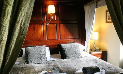Townhouse Rooms - Parking