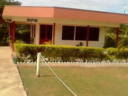 The Friendly North Inn Отели в г. Лабаса