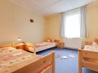 Ruhiges Ferienhaus in Zingst Urlaub Nahe am Strand Hotels near Kirr