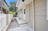 Beach Livin 1 - 1 Bedroom Downstairs - Bungalows