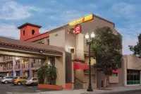 Super 8 by Wyndham El Cajon/San Diego Hotel di El Cajon
