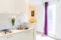 Split Oasis Studio Apartments