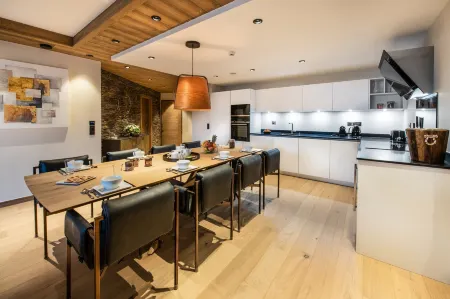 Manali Lodge by Alpine Residences Отели рядом с достопримечательностью «Moncler»