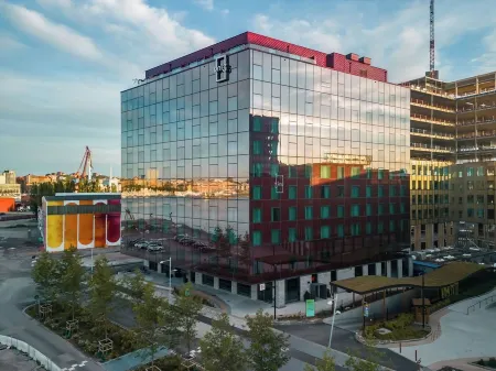 Clarion Hotel the Pier Отели рядом с достопримечательностью «Skansen Kronan»