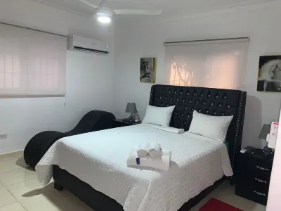 Entire Apartment Tu Nido de Amor 2 Santo Domingo West Hôtels à : 