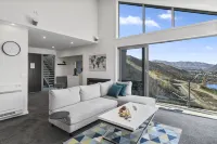MODERN ALPINE LIVING WITH SPECTACULAR VIEW