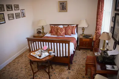 Bush Hotel โรงแรมใน