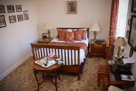 Bush Hotel Отели в г. Каррик-он-Шеннон