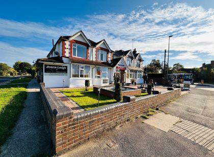 Acorn Lodge Hotel Gatwick & Parking