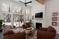 Owl Ridge Cabins Hotels in Weston