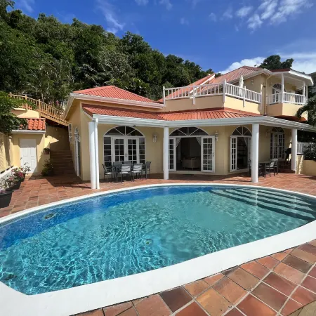 Labrolette Bay-Villa-Sleeps 8-Pool-Parking