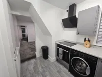 Newly Renovated 2Bed with Garden & Parking